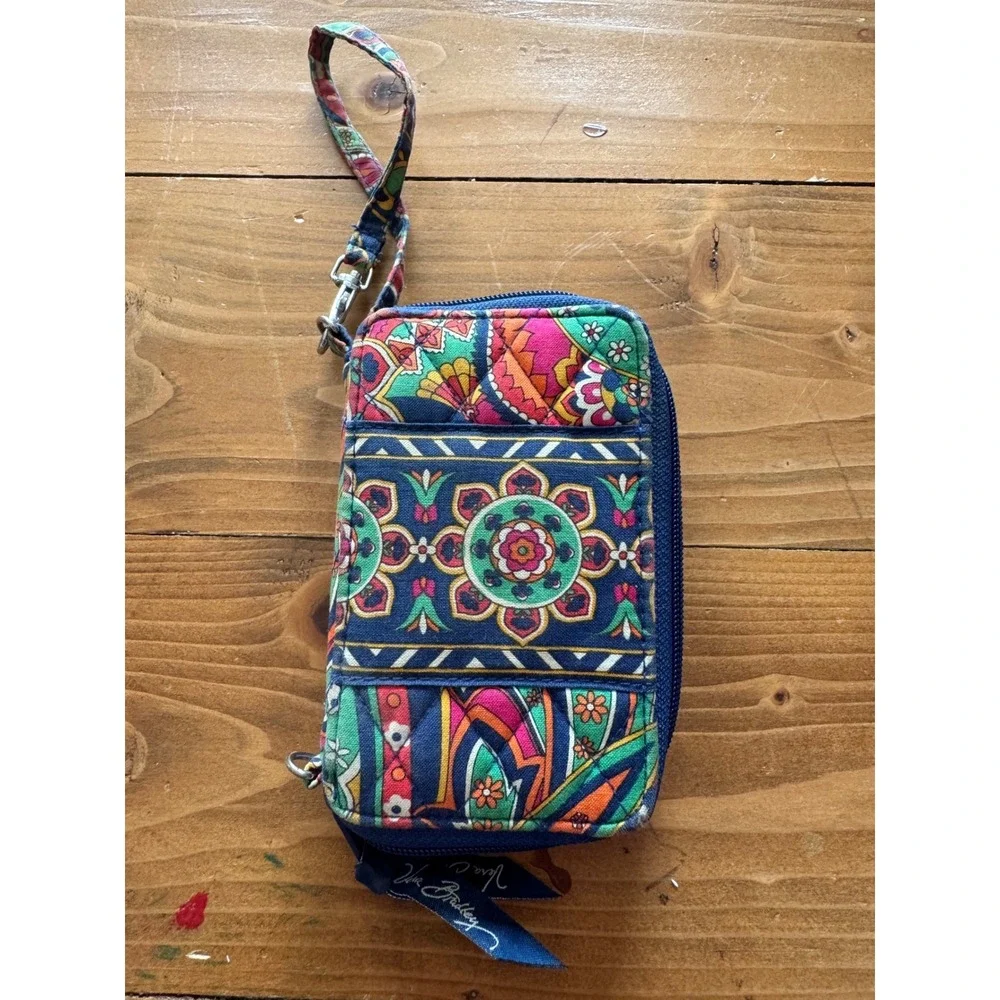 Vera Bradley Quilted Cotton Wristlet‎ Wallet Blue Floral Geometric Zip Around